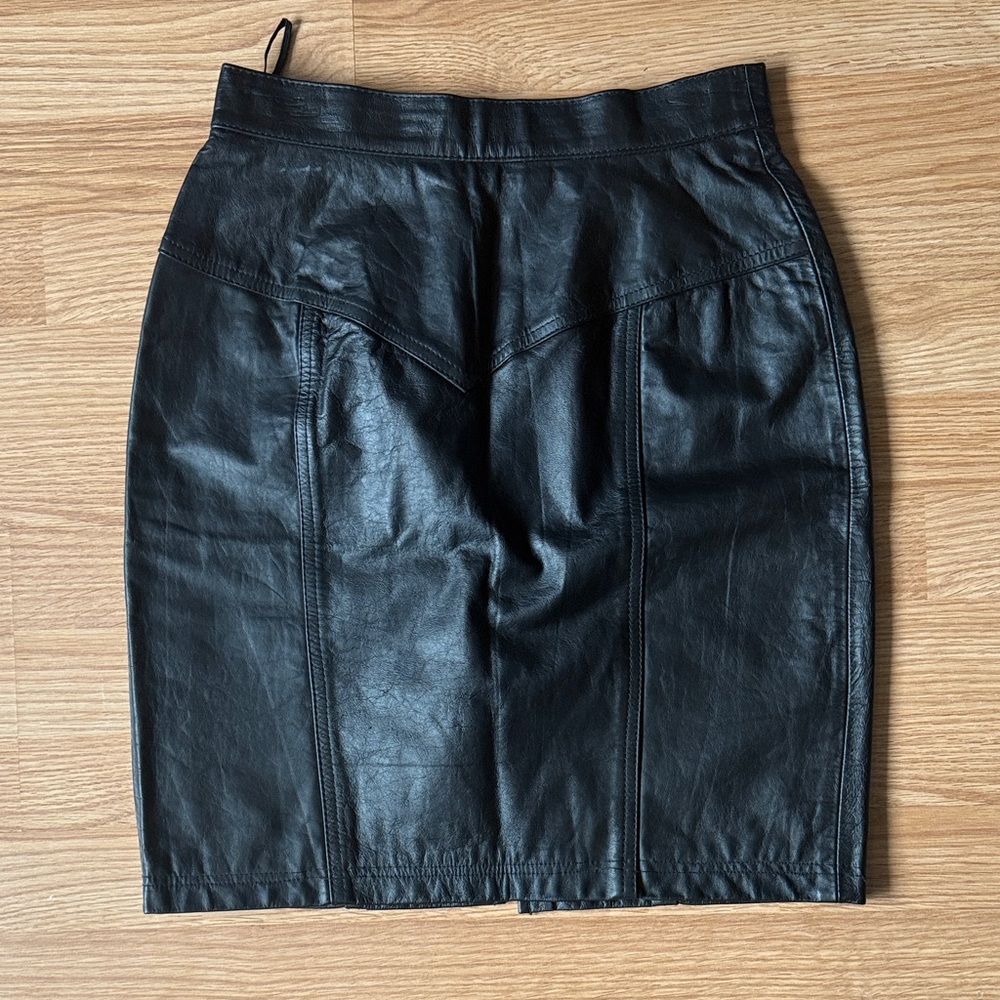 Sleek Black Leather Pencil Skirt